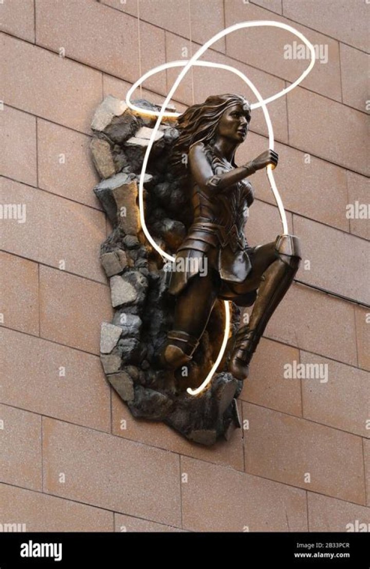 Lyle Waggoner Sculpture: A Deep Dive into the Artistic Legacy