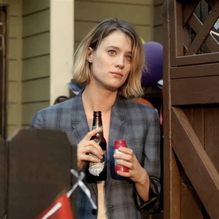 Mackenzie Davis Dating: Exploring the Love Life of the Talented Actress