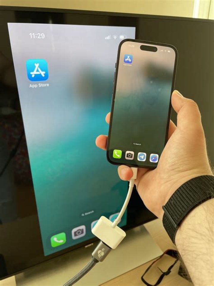Mastering iPhone Mirroring: Adjusting Size for Optimal Display