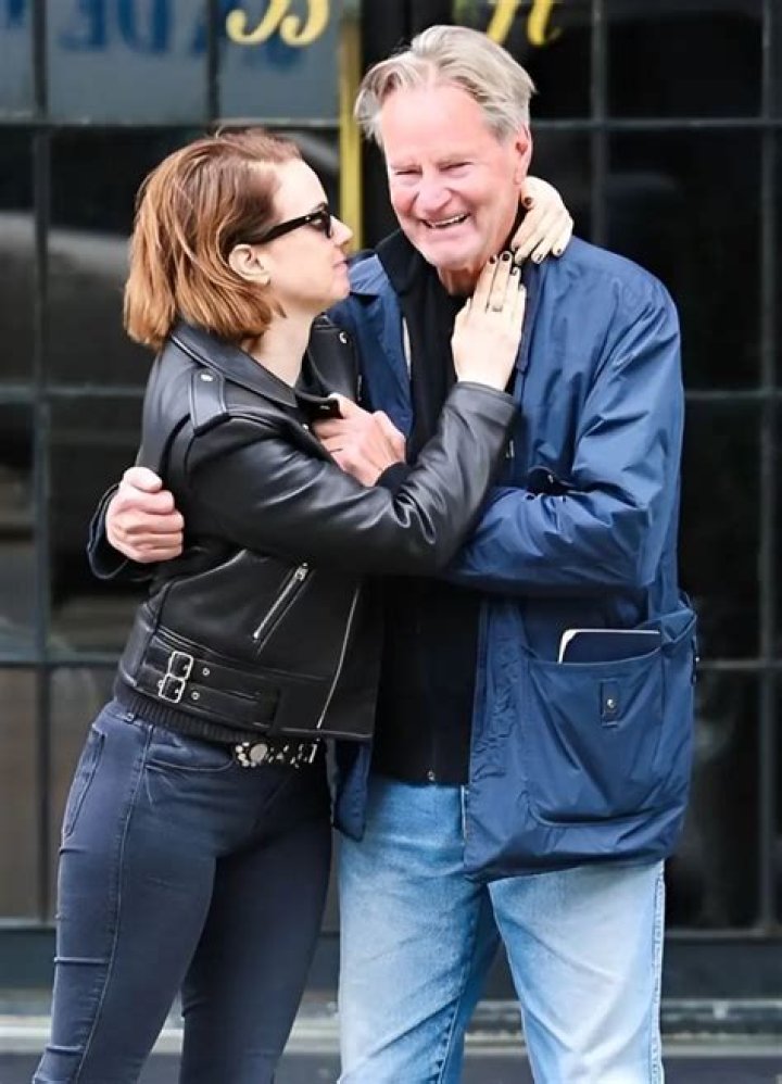 Mia Kirshner's Relationship History: Lovers and Spouses