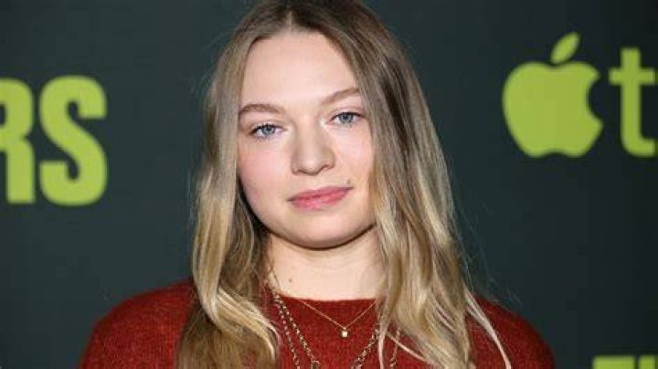 Mia Threapleton: The Rising Star of the Entertainment Industry