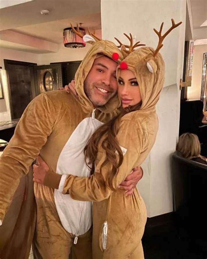 Oscar De La Hoya's Girlfriend: A Glimpse into His Love Life