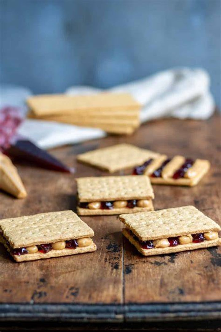 Peanut Butter and Jelly Graham Cracker Sandwich: A Delicious Twist on a Classic Favorite
