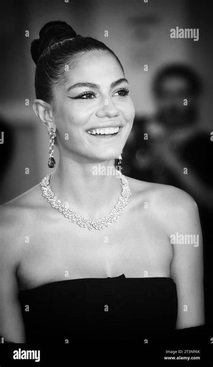 Rising Star and Charismatic Actress: Demet &Ouml;zdemir