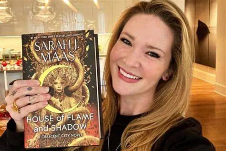 SARAH J. MAAS NET WORTH: AN INSIDE LOOK AT THE SUCCESS OF A BESTSELLING AUTHOR
