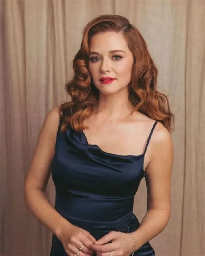 Sneak Peek into Sarah Drew Measurements and Her Life Journey