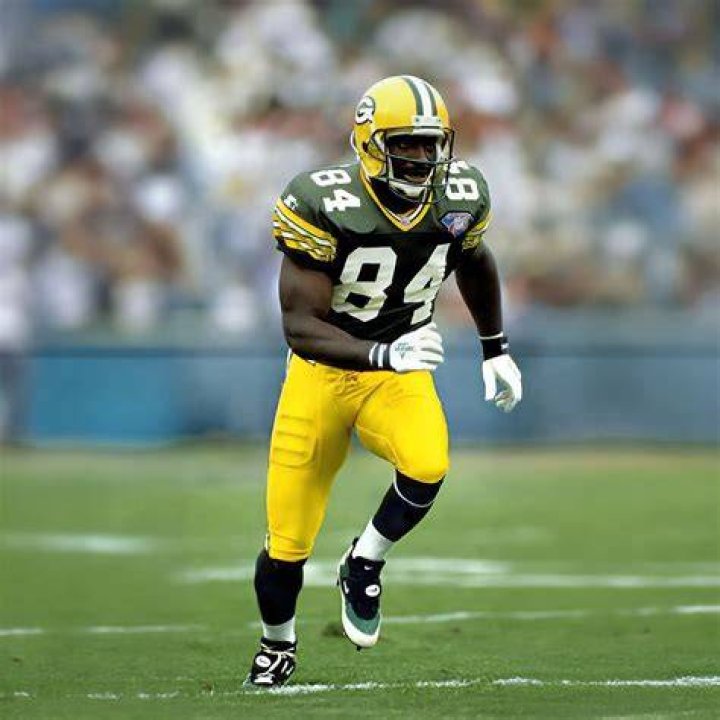 Sterling Sharpe: The Legendary Wide Receiver and His Impact on Football