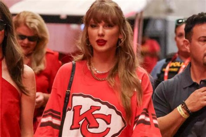 Taylor Swift at Chiefs Game: A Star-Studded Spectacle