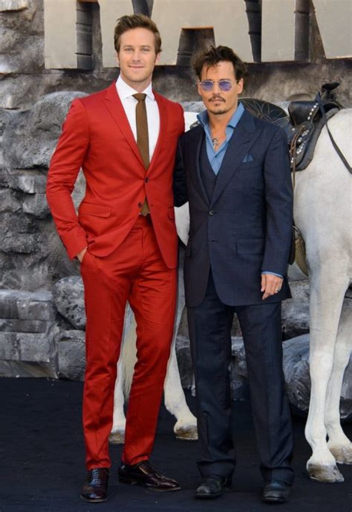 The Fascinating Life and Career of Johnny Depp: An Insight into Johnny Depp Height in Inches