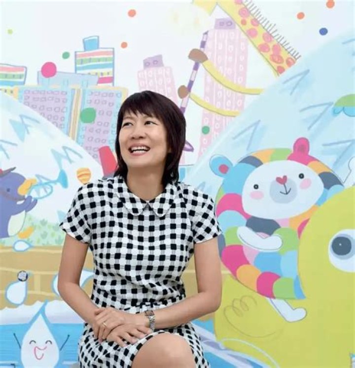 Top Photos of Tan Chuan-Jin and His Wife for Your Digital Album