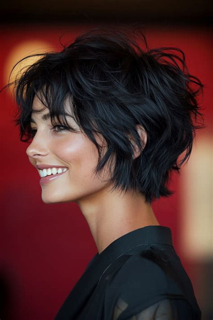 Transform Your Look: Choppy Layers on Short Hair