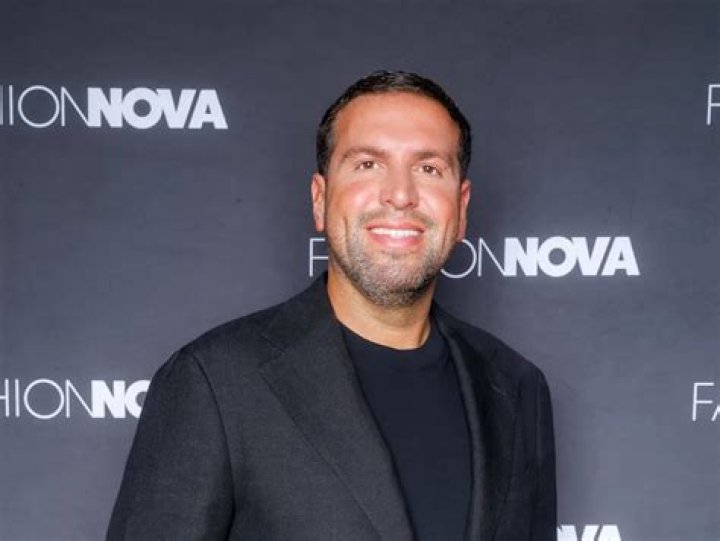 Uncover the Mastermind Behind Fashion Nova: Who Owns the Retail Giant?