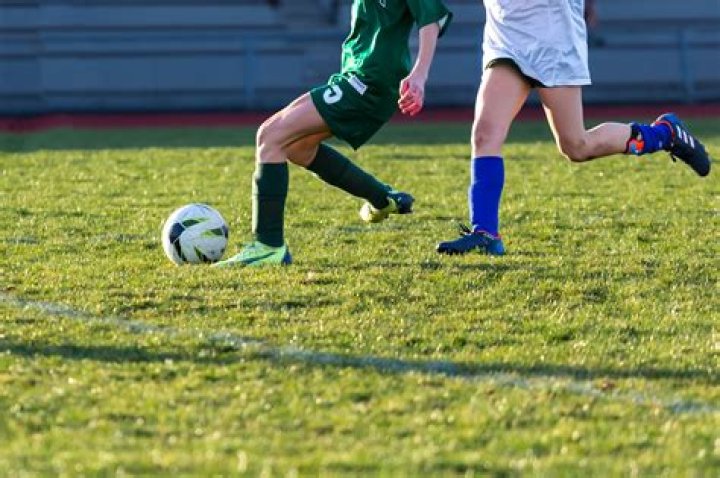 Understanding the Art of the Dead Leg Move in Football
