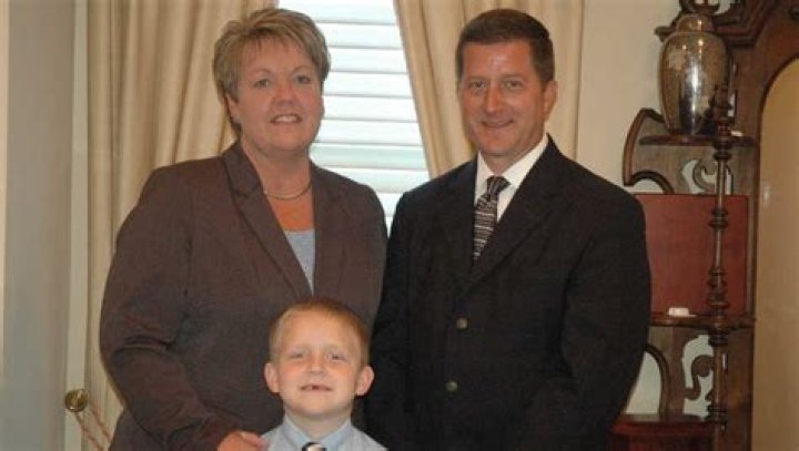 Understanding the Importance of Vaigneur Funeral Home in Our Community