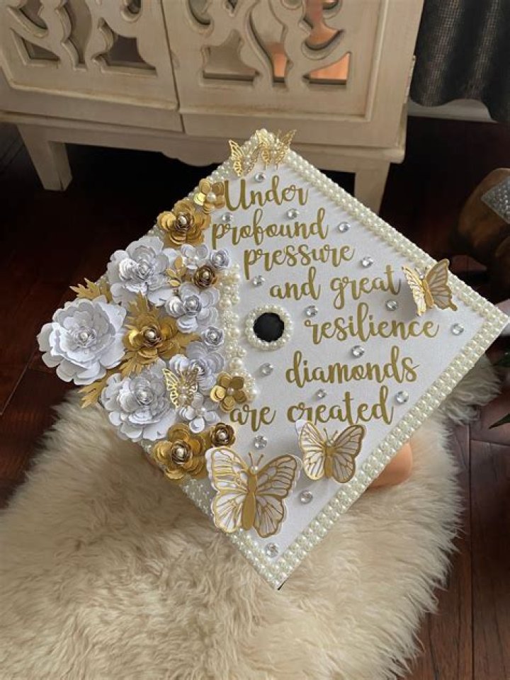 Unique Graduation Cap Toppers: Let Your Personality Shine on Graduation Day!