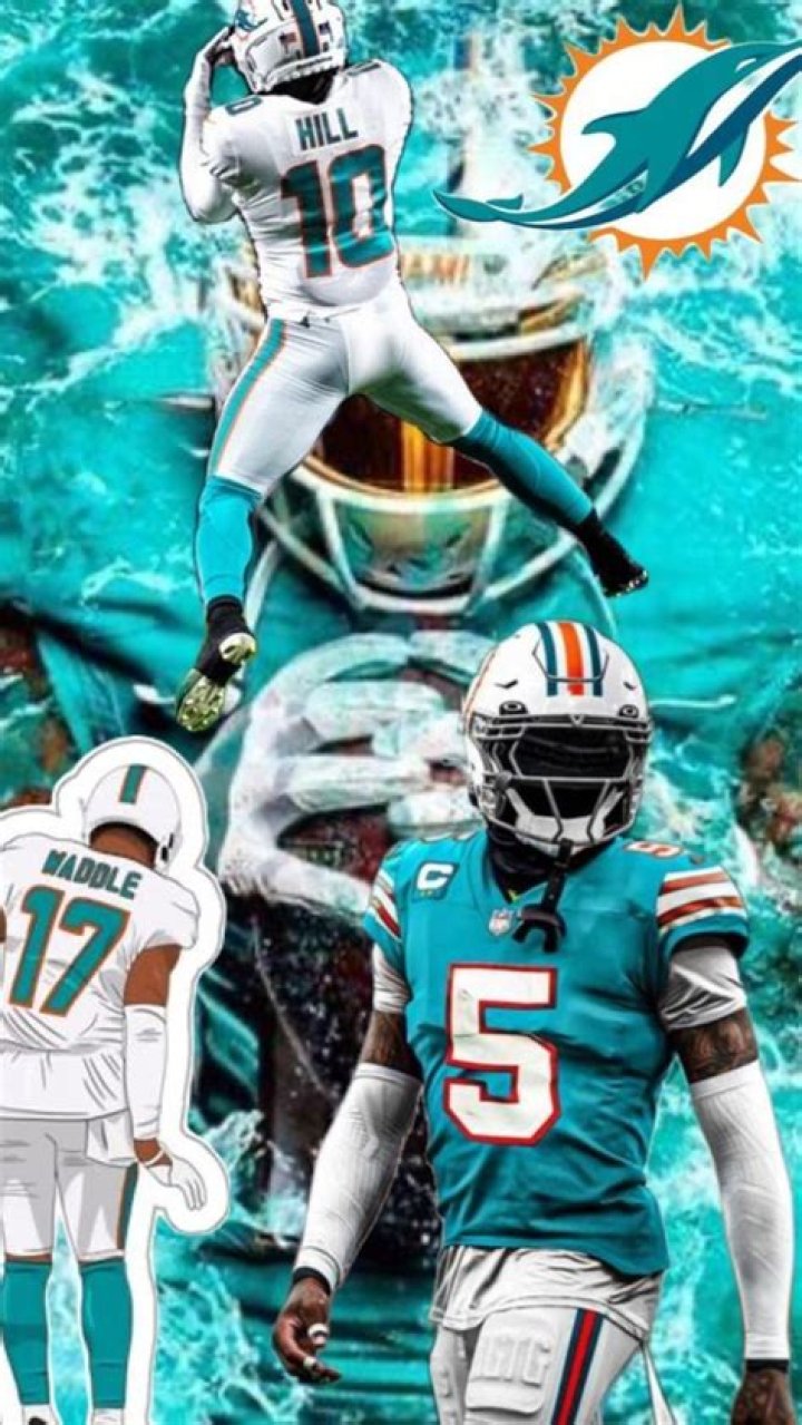Unleashing the Spirit of the Game with Miami Dolphins Wallpaper