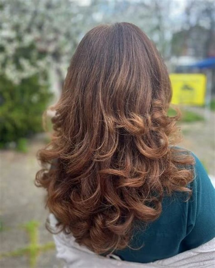 Unlocking the Beauty of Layers in Long Wavy Hair: A Comprehensive Guide