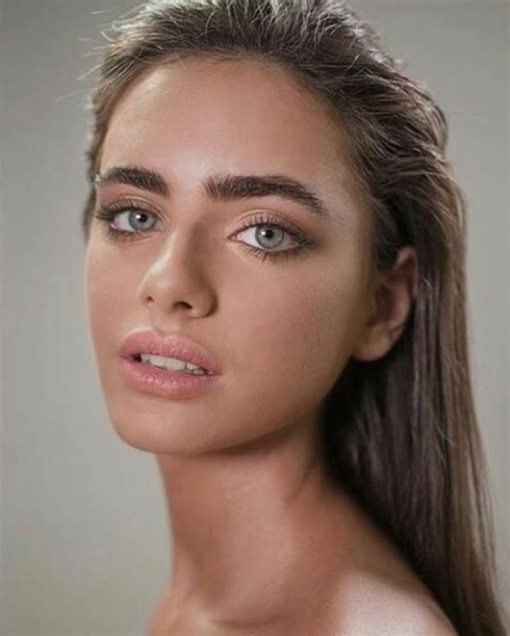Unveiling the Allure of Yael Shelbia's Eyes