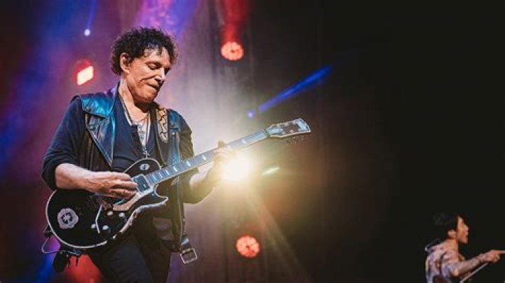 Unveiling the Height and Life of Legendary Guitarist Neal Schon