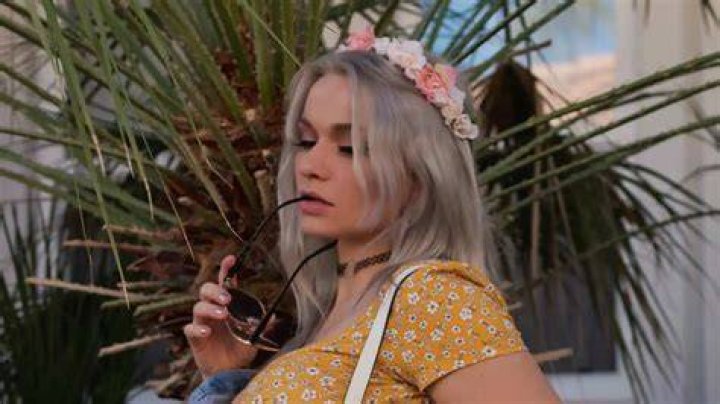 Unveiling the Life of Zoie Burgher: The Digital Sensation