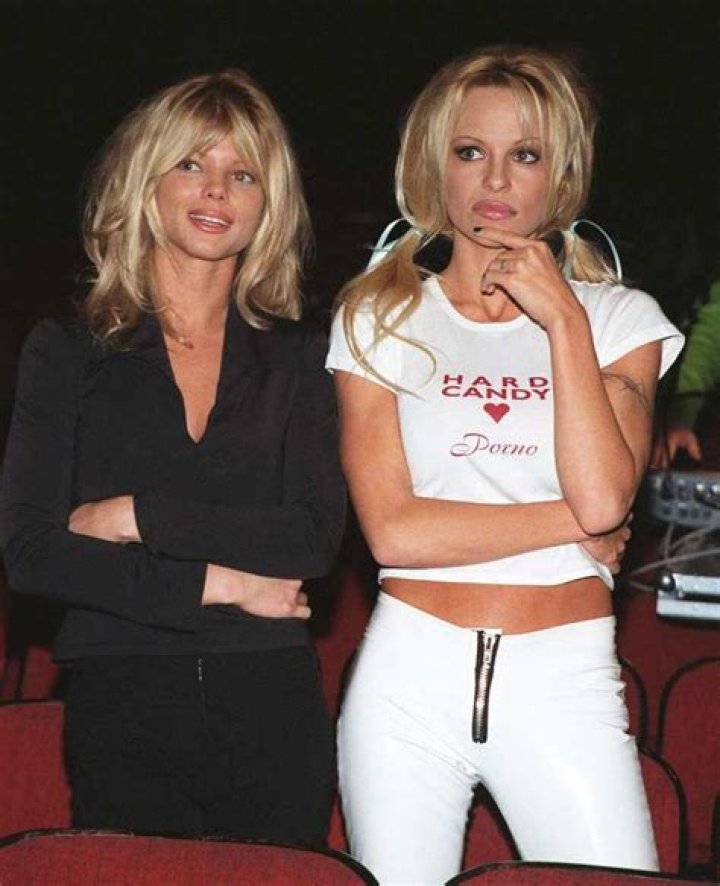 Unveiling the Truth About Donna D'Errico Smoking: A Deep Dive