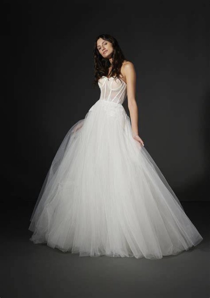 Vera Wang Wedding Dress: The Ultimate Choice for Modern Brides