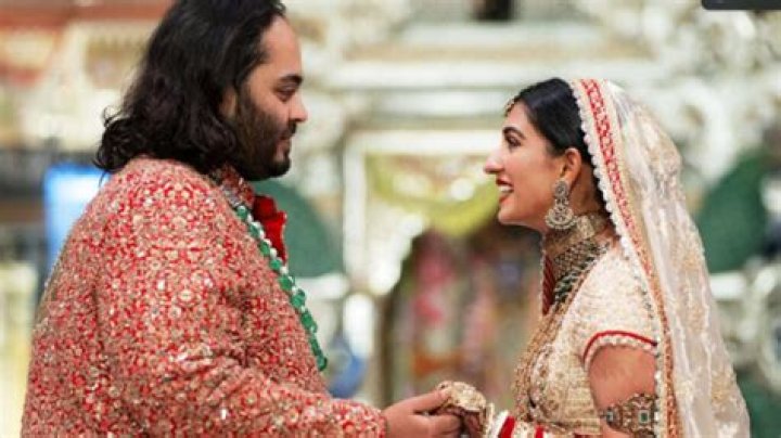 Which Celebrities Show Up to Weddings: A Look at Star-Studded Celebrations