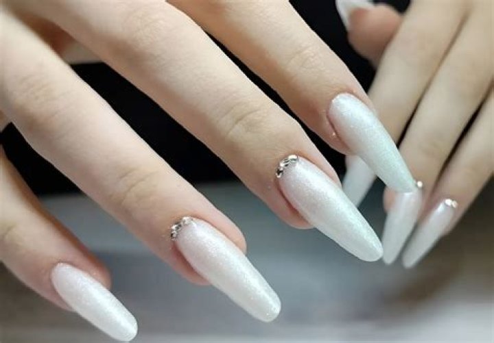 White Nails with Rhinestones: The Ultimate Guide to Stunning Nail Art