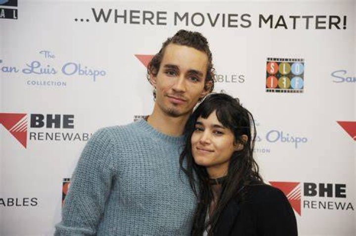 Who is Robert Sheehan Dating: An Insightful Exploration of His Personal Life