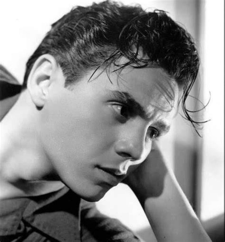 Young Desi Arnaz: A Glimpse into the Life and Legacy of the Iconic Entertainer